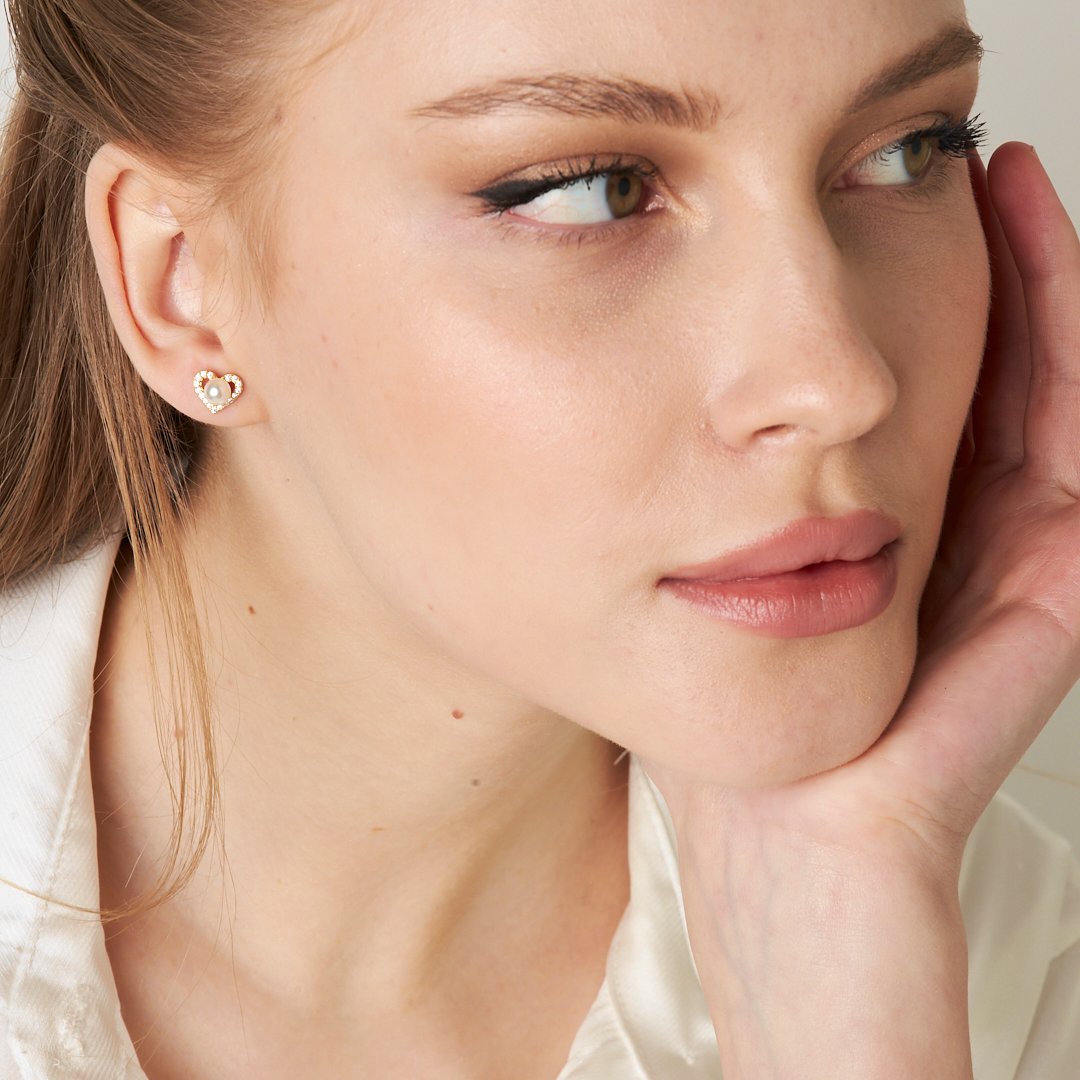 pearl earrings with heart
