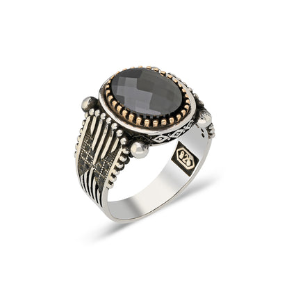 Classic model ring with black stones