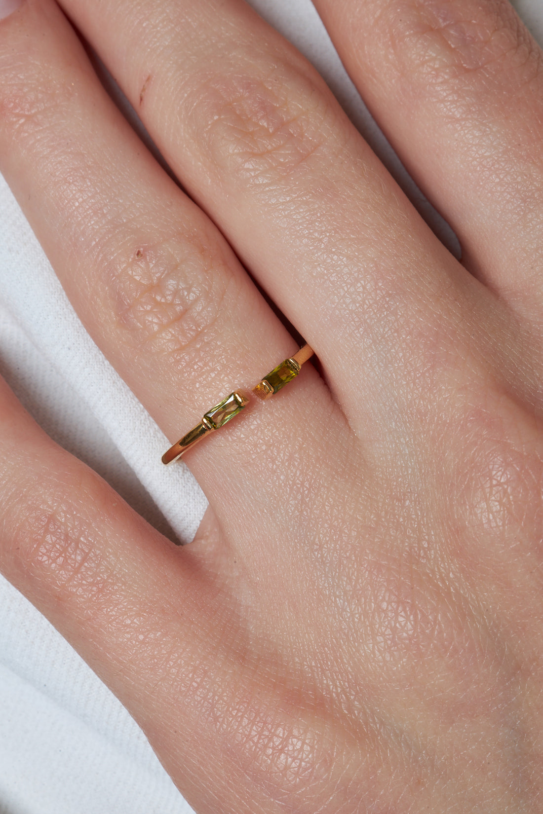 Baguette Ring mit Peridot Stein