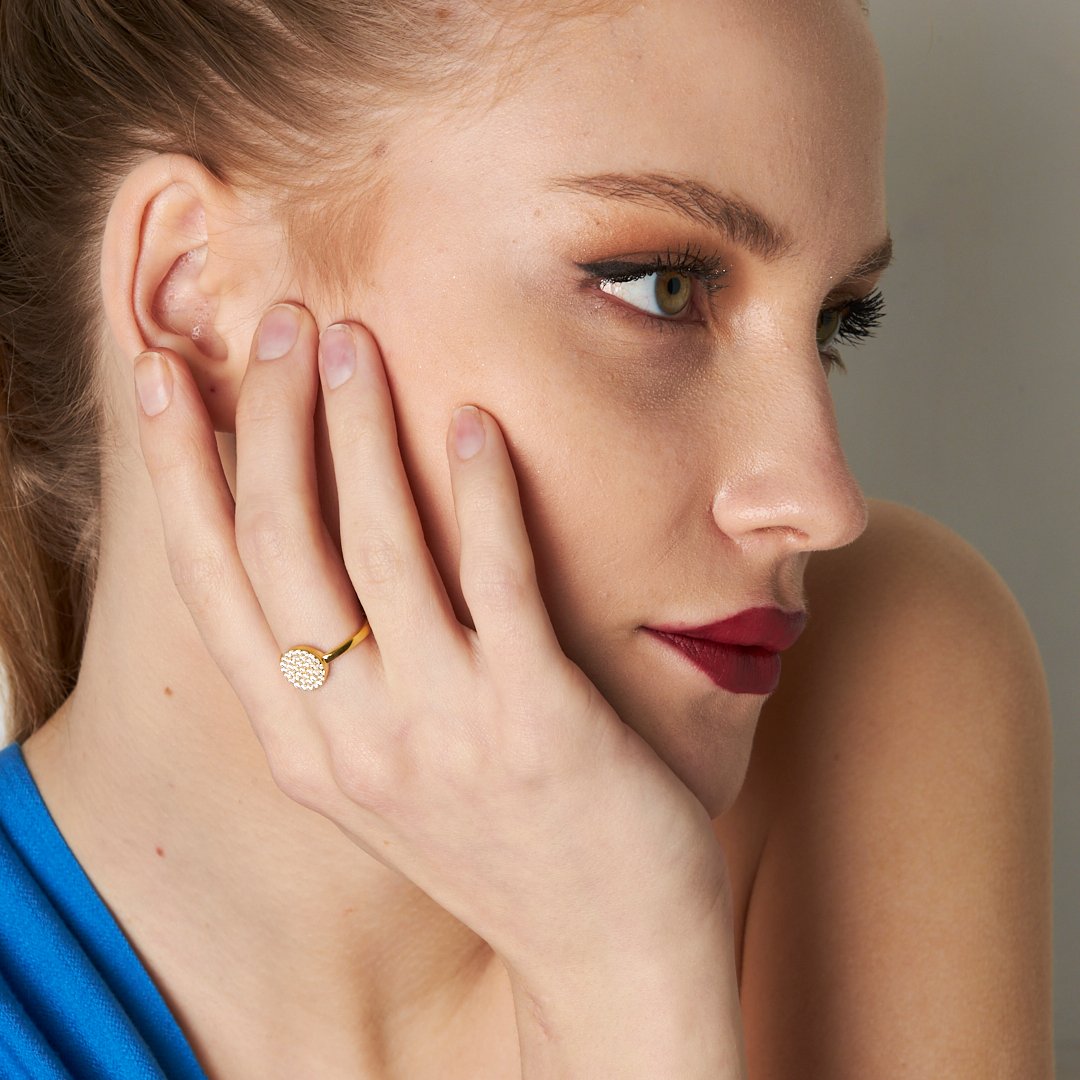 circular ring with stones