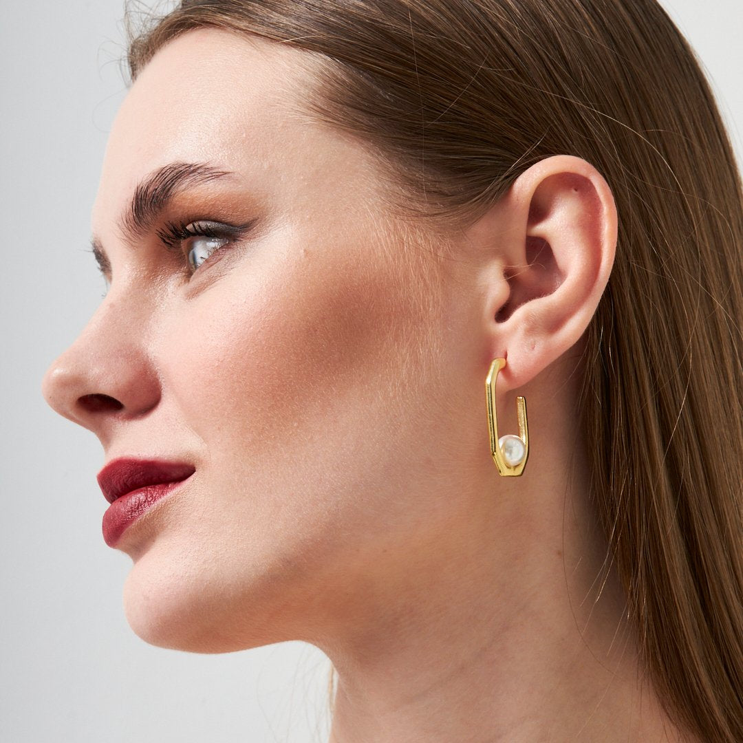 Half-round earrings with pearls