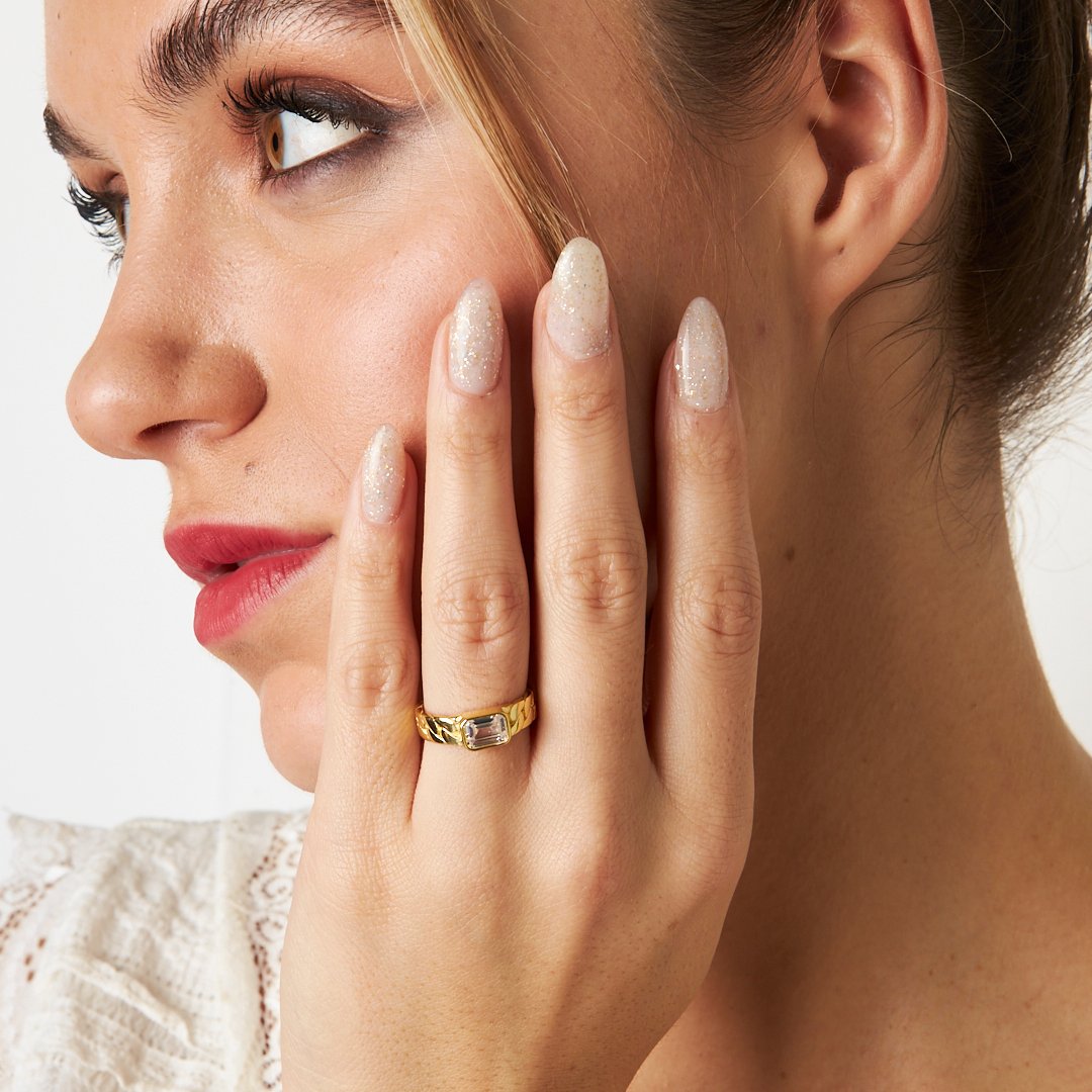 ring with baguette stone pattern