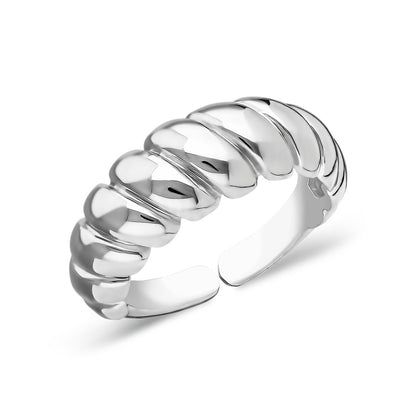 Curved twisted ring