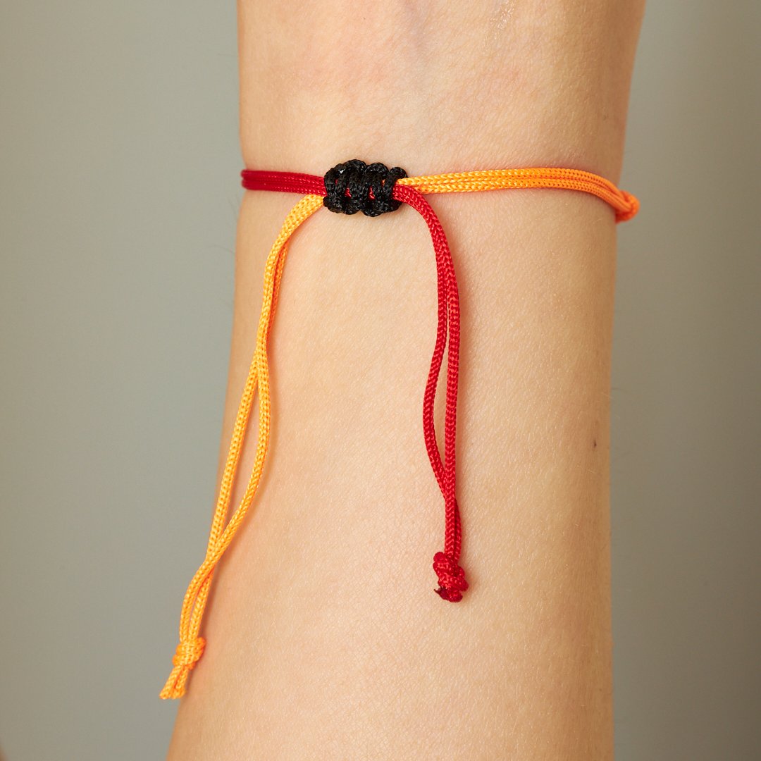 Rot orangefarbenes Seilarmband mit Mondstern