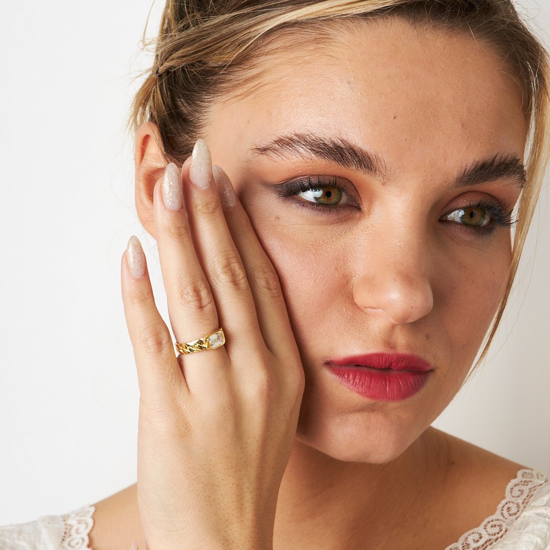 ring with baguette stone pattern