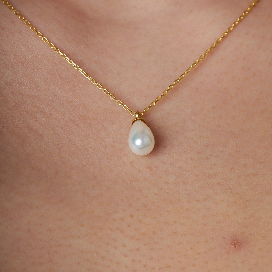 drop pearl necklace