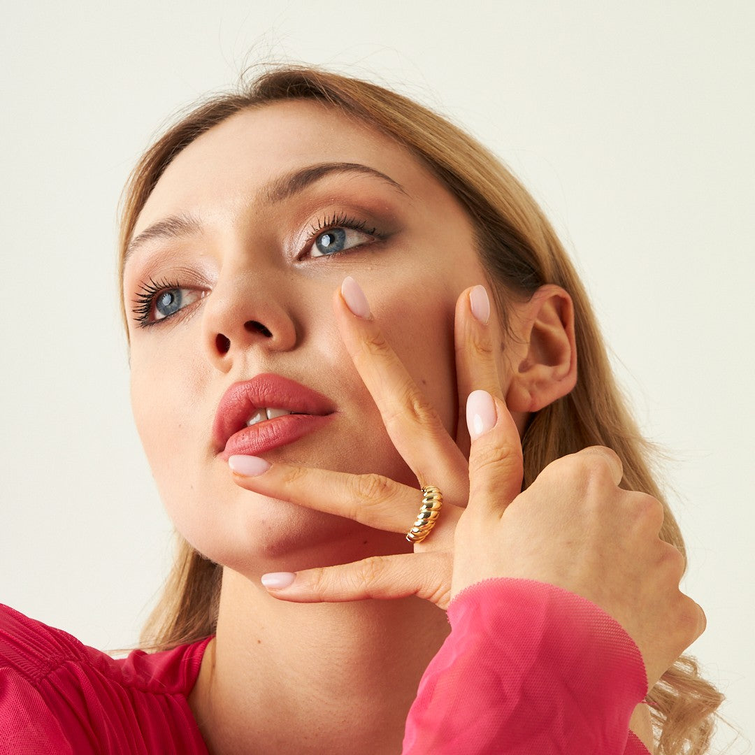 Curved twisted ring