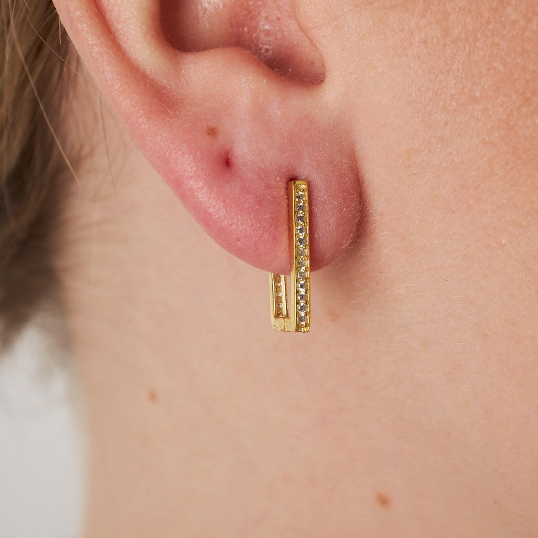 Earrings with rectangular zircon stones