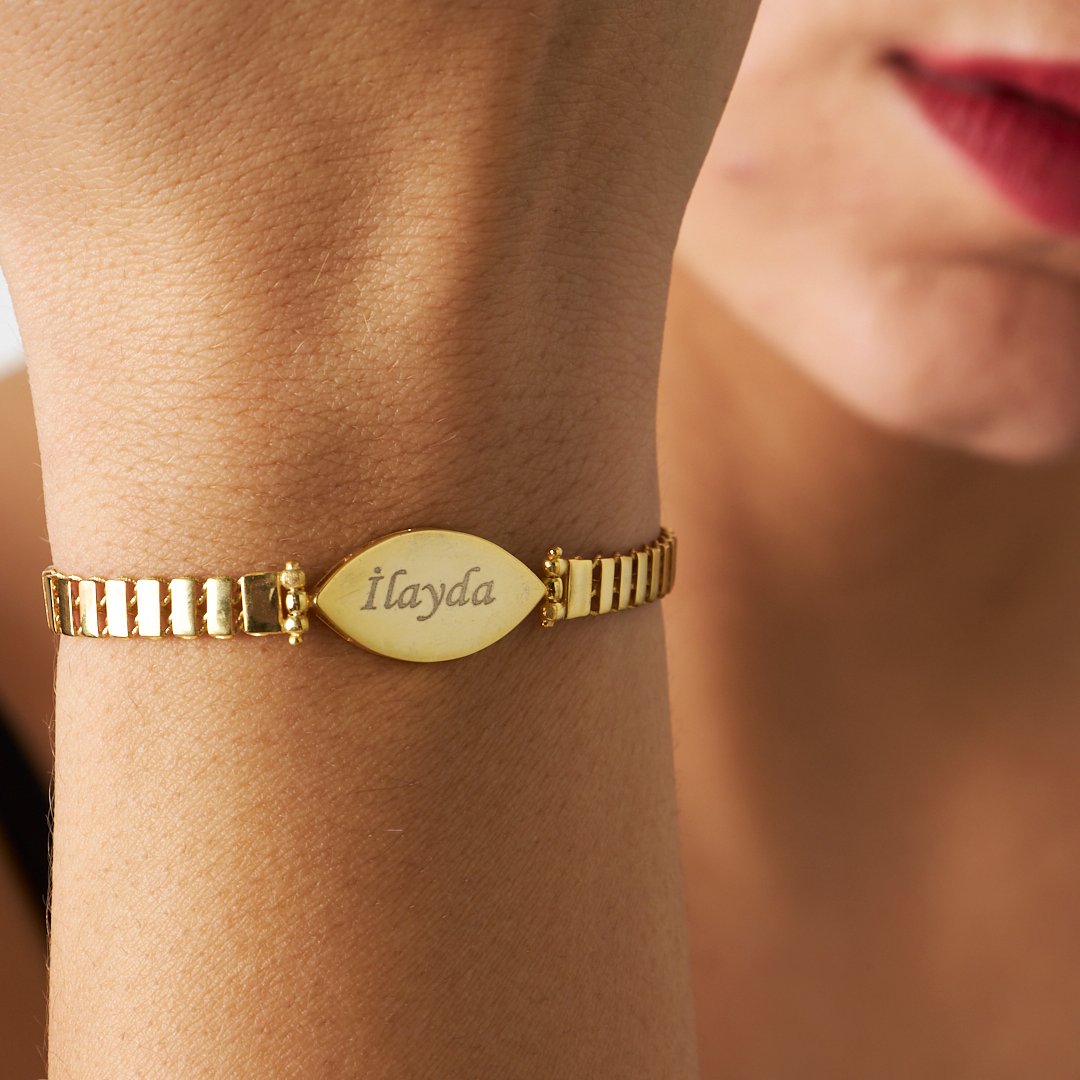 14K GOLD Rectangular Chain Bracelet with Oval Name